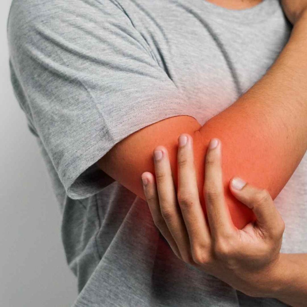 tenisçi dirseği(lateral epikondilit) için anlatıcı görsel, tenisçi dirseği tedavisi ve tenisçi dirseği belirtileri